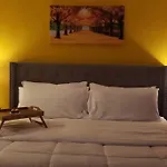 Lovely 2 Bedroom Condo Near The Heart Of Hollywood
